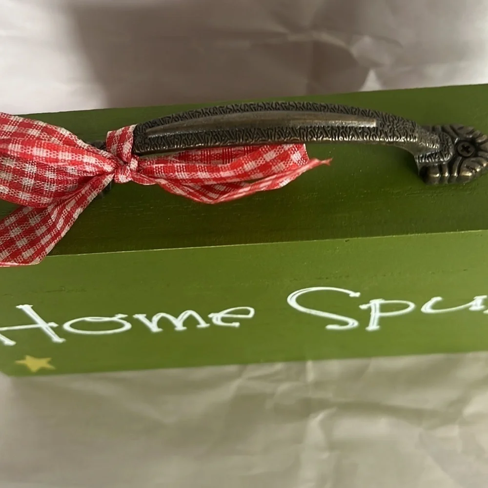 HOME Spun” country table decor